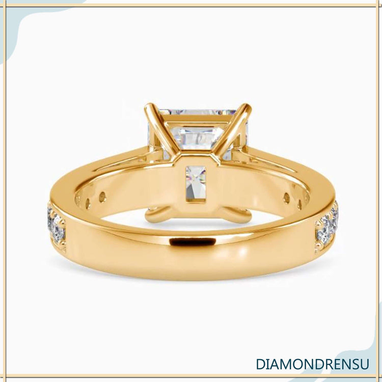 Diamondrensu UK ring with round cut pave band.