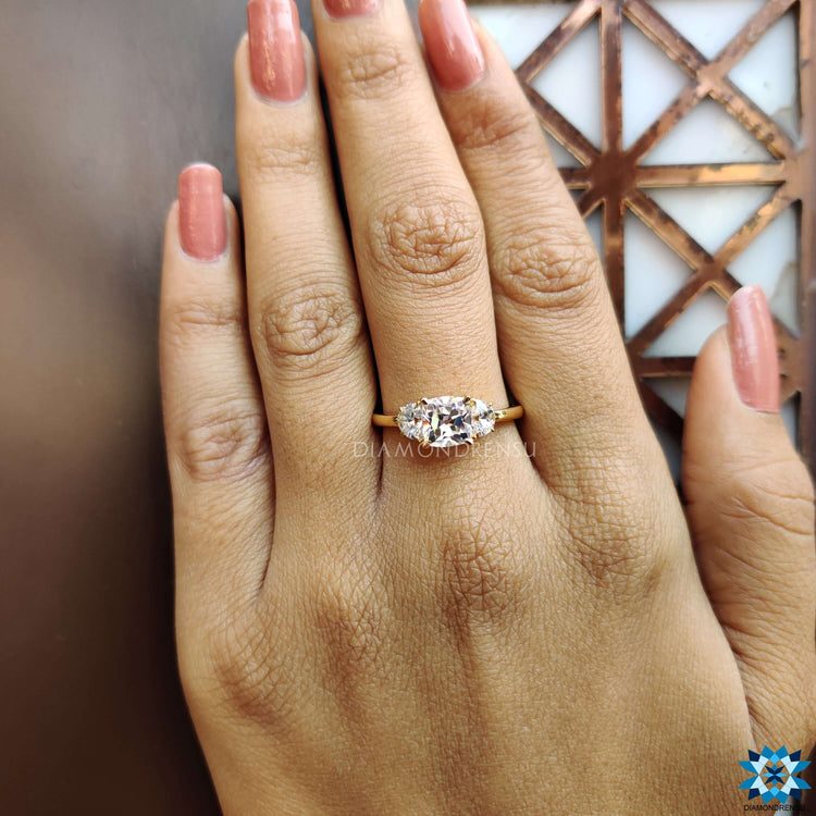 Four claw prong setting ring in yellow gold.