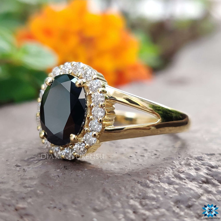 Custom engagement ring featuring black moissanite.