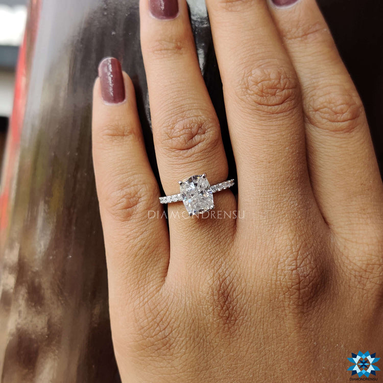 Prong setting engagement ring with round cut accents.