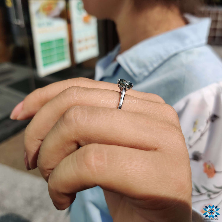 Diamondrensu UK white gold moissanite solitaire ring.