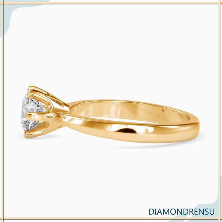 Diamondrensu UK ring featuring round cut solitaire lab diamond.