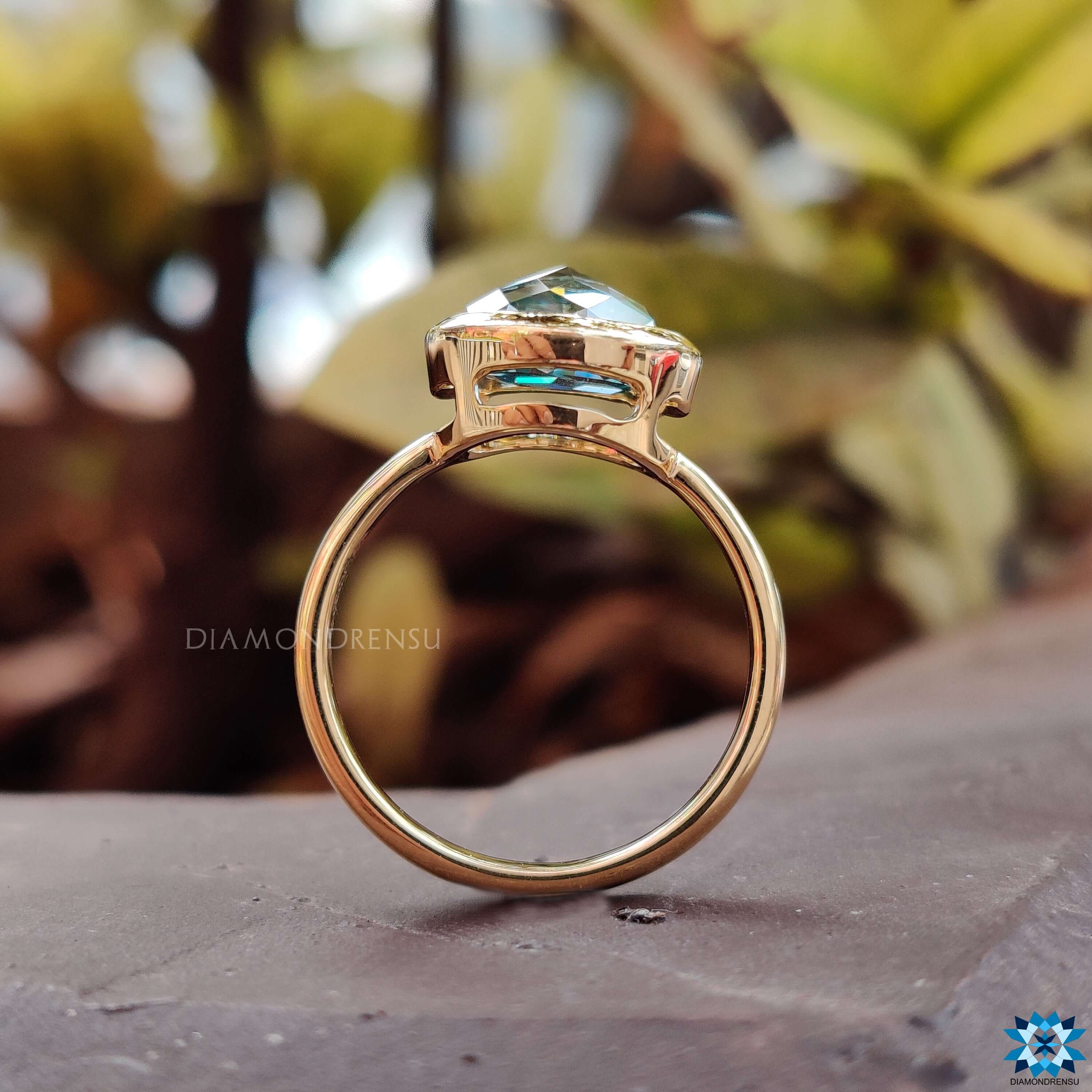 Bezel Setting for a sleek and minimal style.