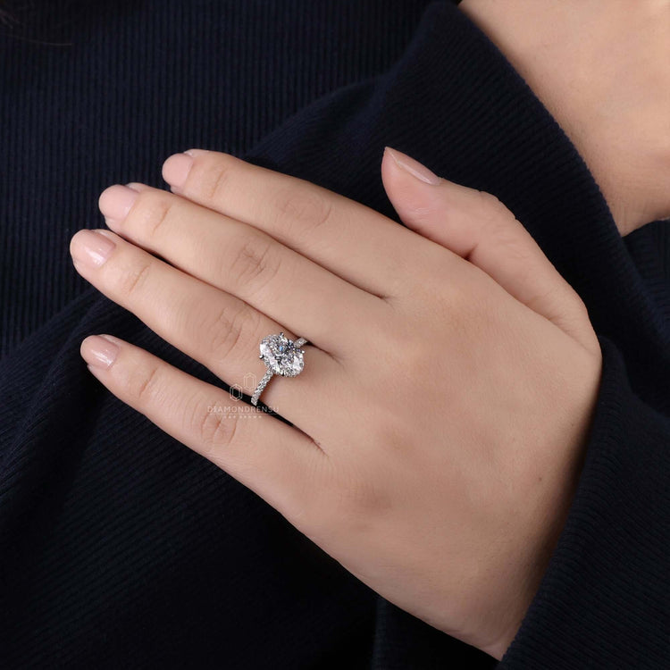 Diamondrensu Engagement Ring crafted for enduring beauty and style.