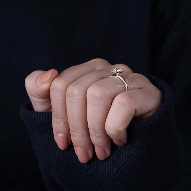 Halo diamond ring round with a prong setting, perfect for elegant occasions.