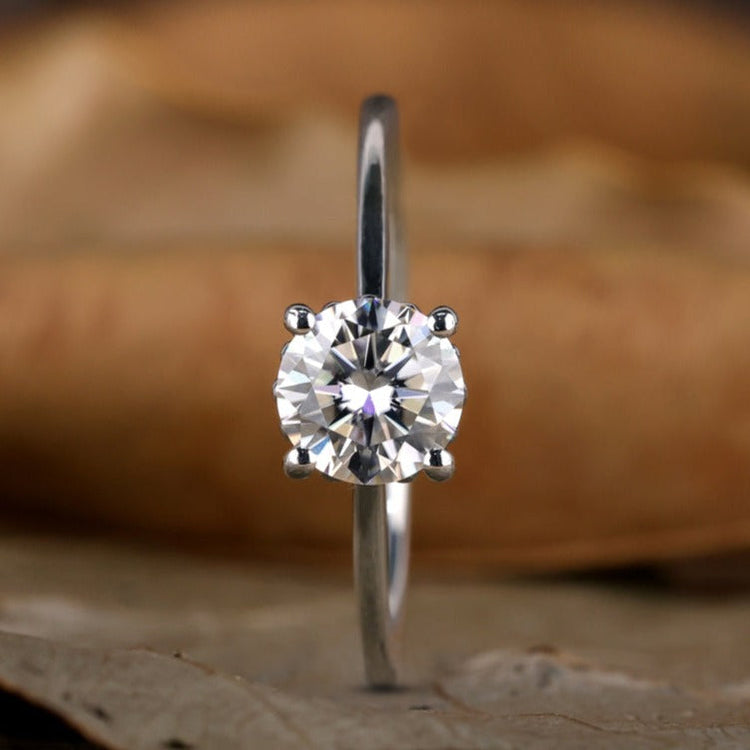 Elegant Solitaire Diamond Ring featuring a round brilliant cut.