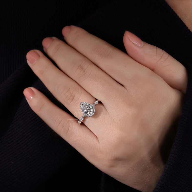Pear shape ring paired with a marquise and round cut Lab Grown Diamond for a sustainable and elegant choice.