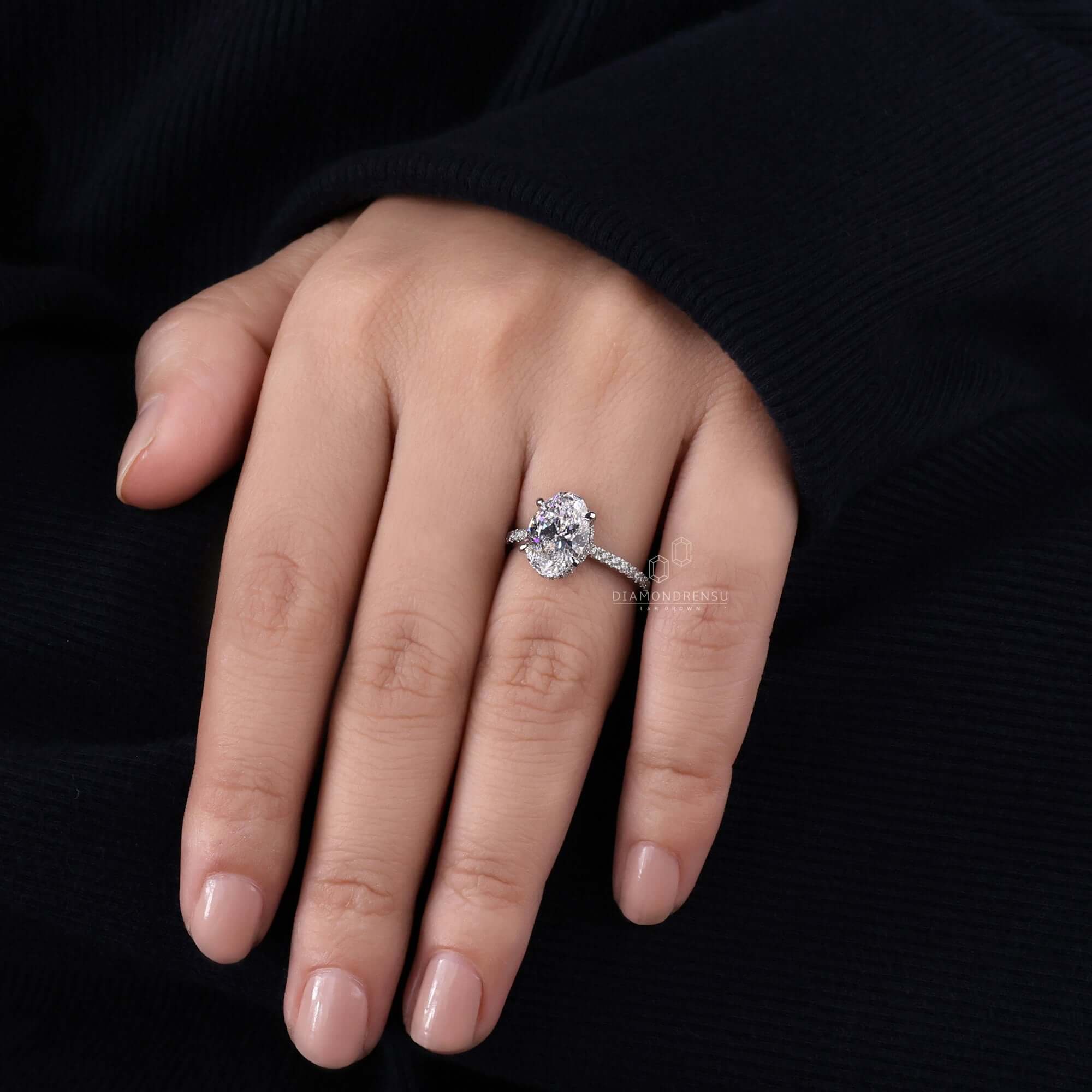 Gold Oval Ring with a delicate finish, perfect for everyday luxury.