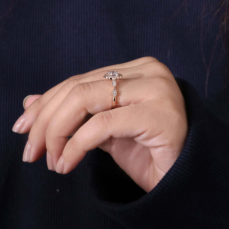 Round diamond engagement ring with diamondrensu craftsmanship.