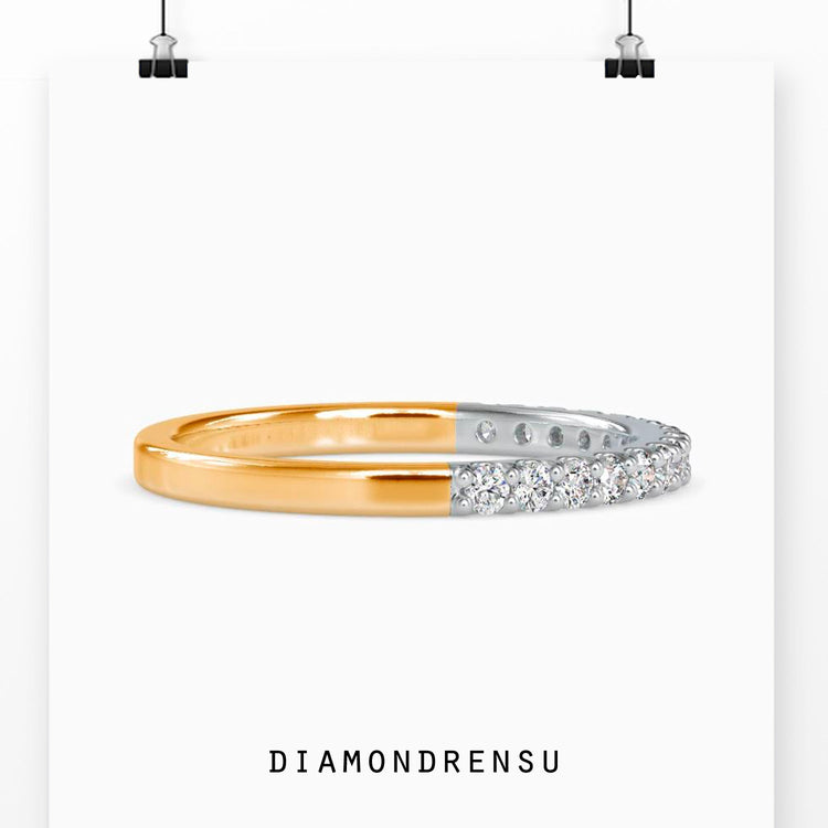 Buy handmade band in white gold with round diamonds.