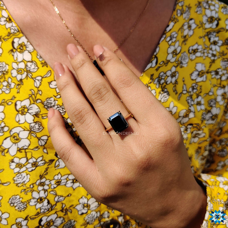 Diamondrensu UK black moissanite ring.