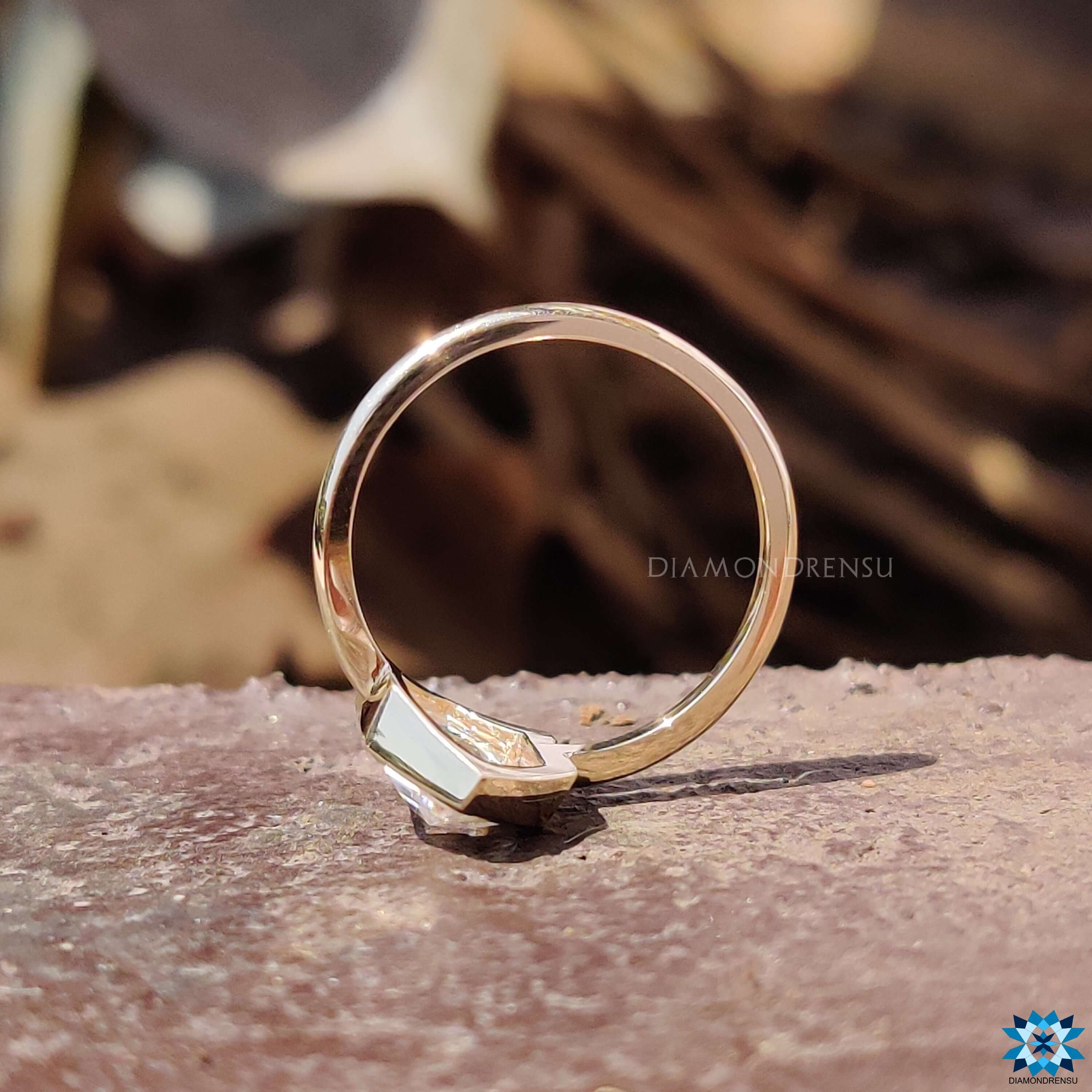 Diamondrensu UK engagement ring with rose cut hexagon.