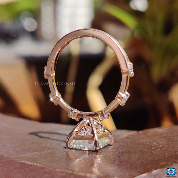 4 prong claw setting on a rose gold ring.