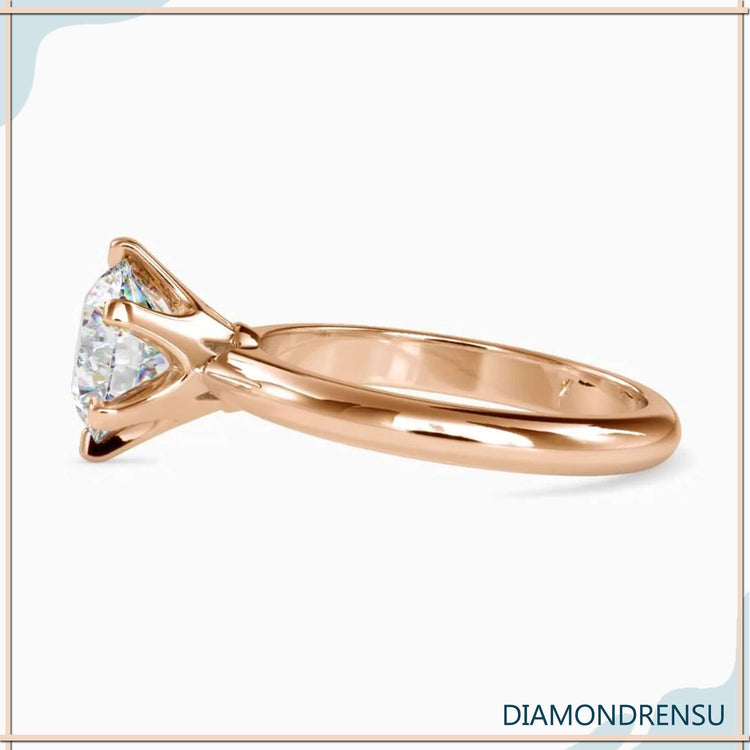 Round cut diamond engagement ring UK made.