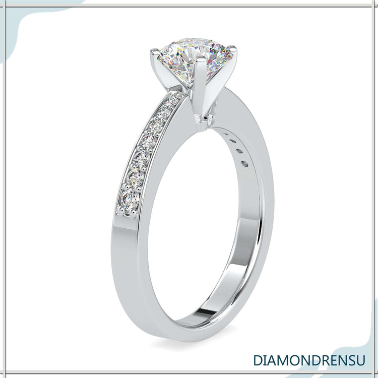 Simple diamond ring in a 4 prong setting, ideal to buy engagement ring online.