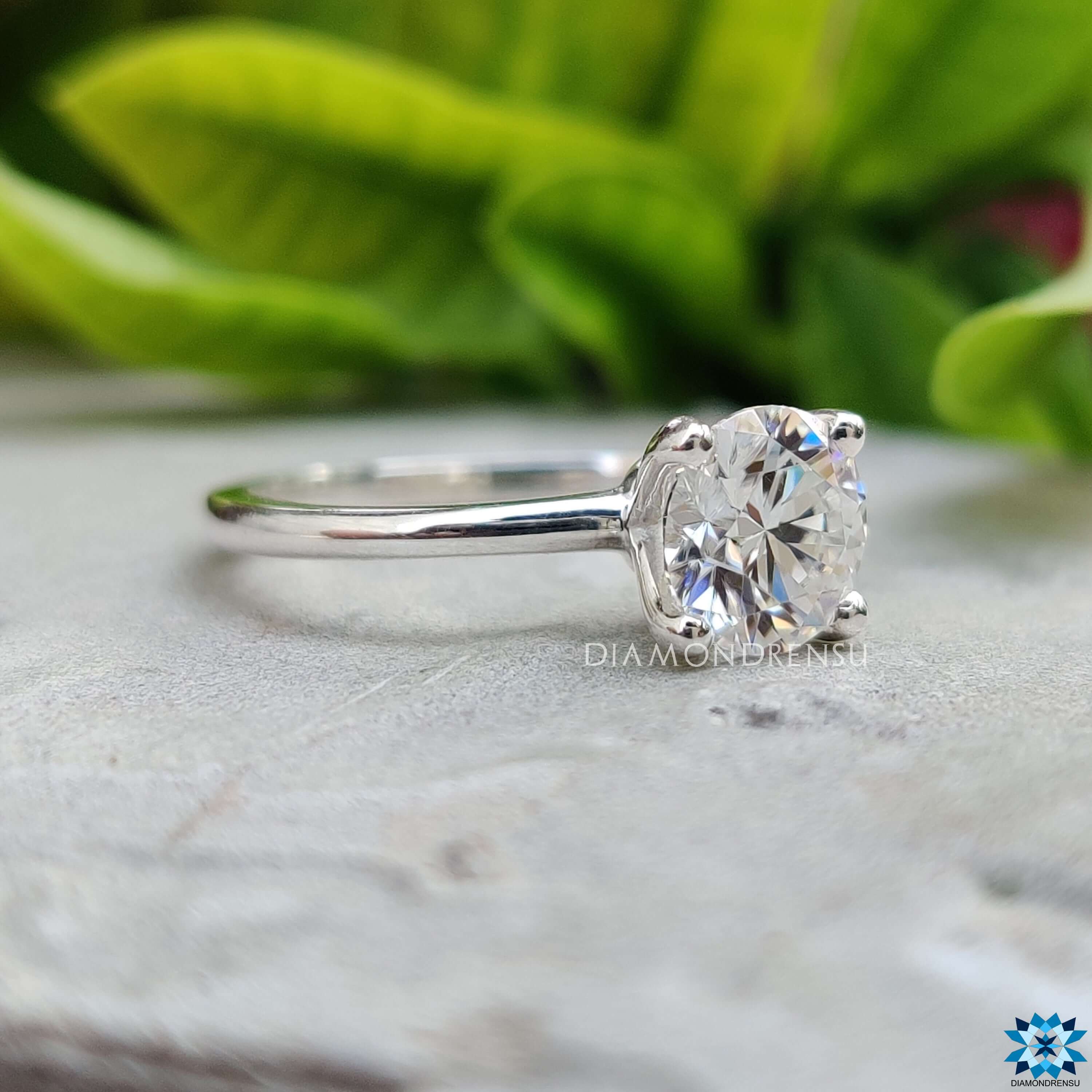 Diamondrensu UK handmade round moissanite ring.