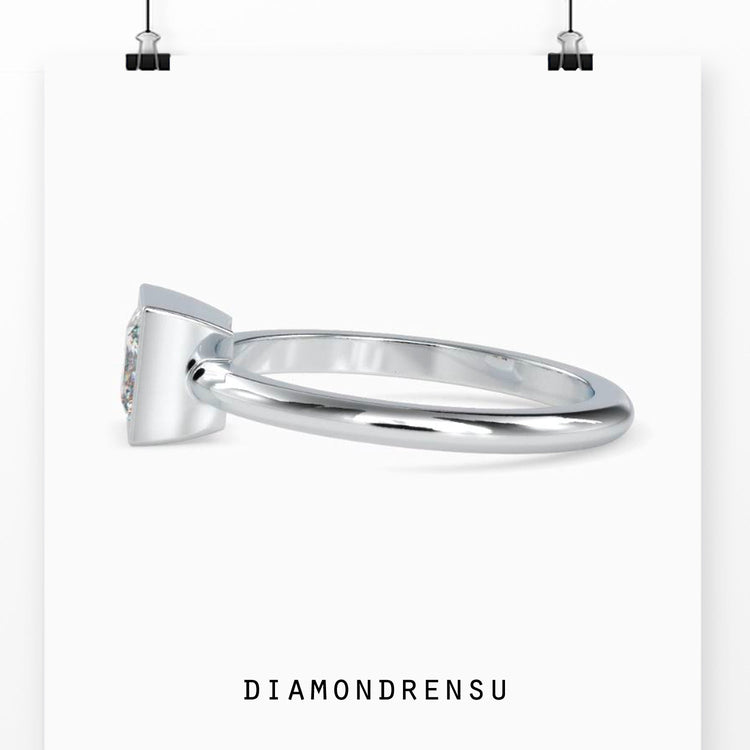 Diamondrensu UK engagement ring with princess cut and bezel mount.