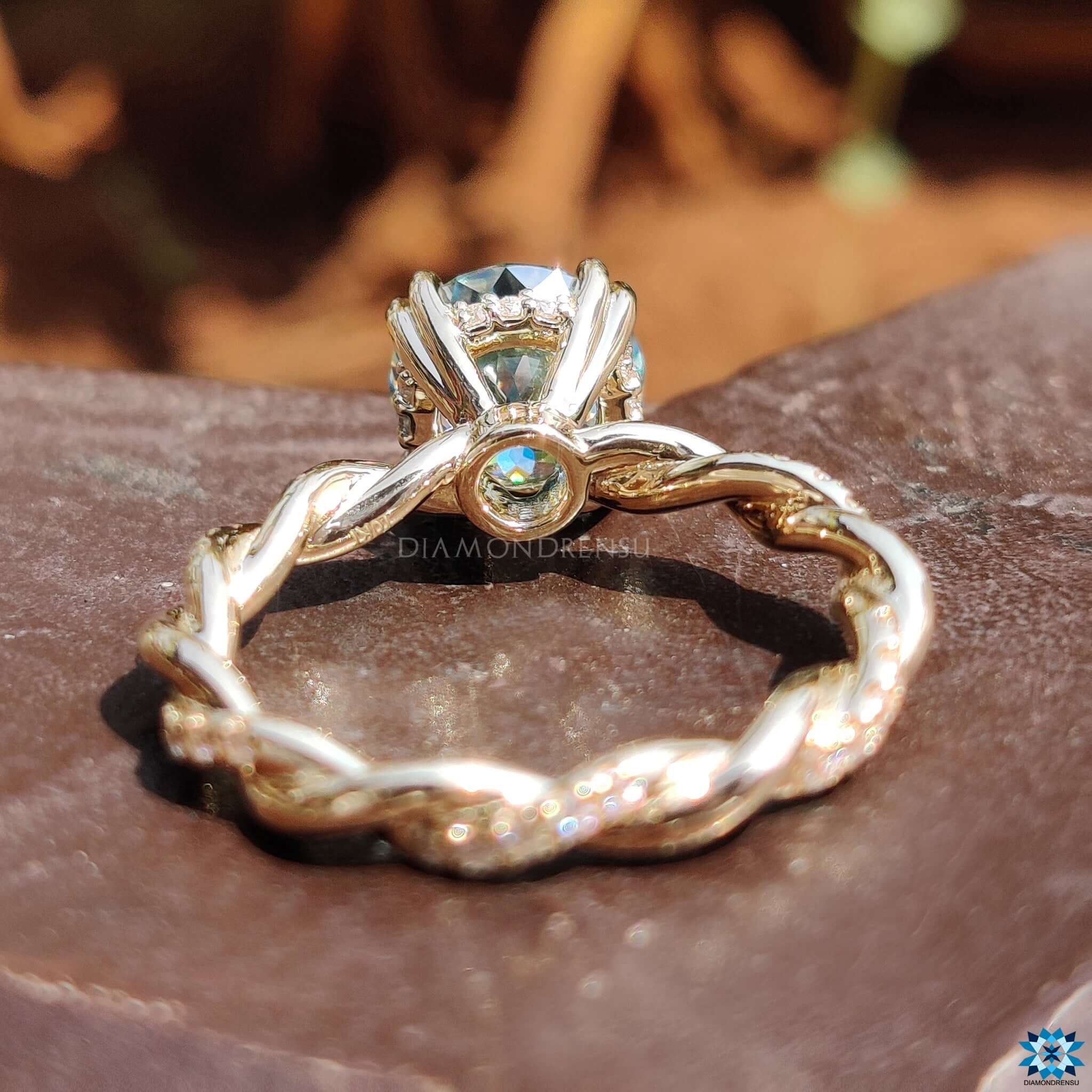Prong setting moissanite ring.