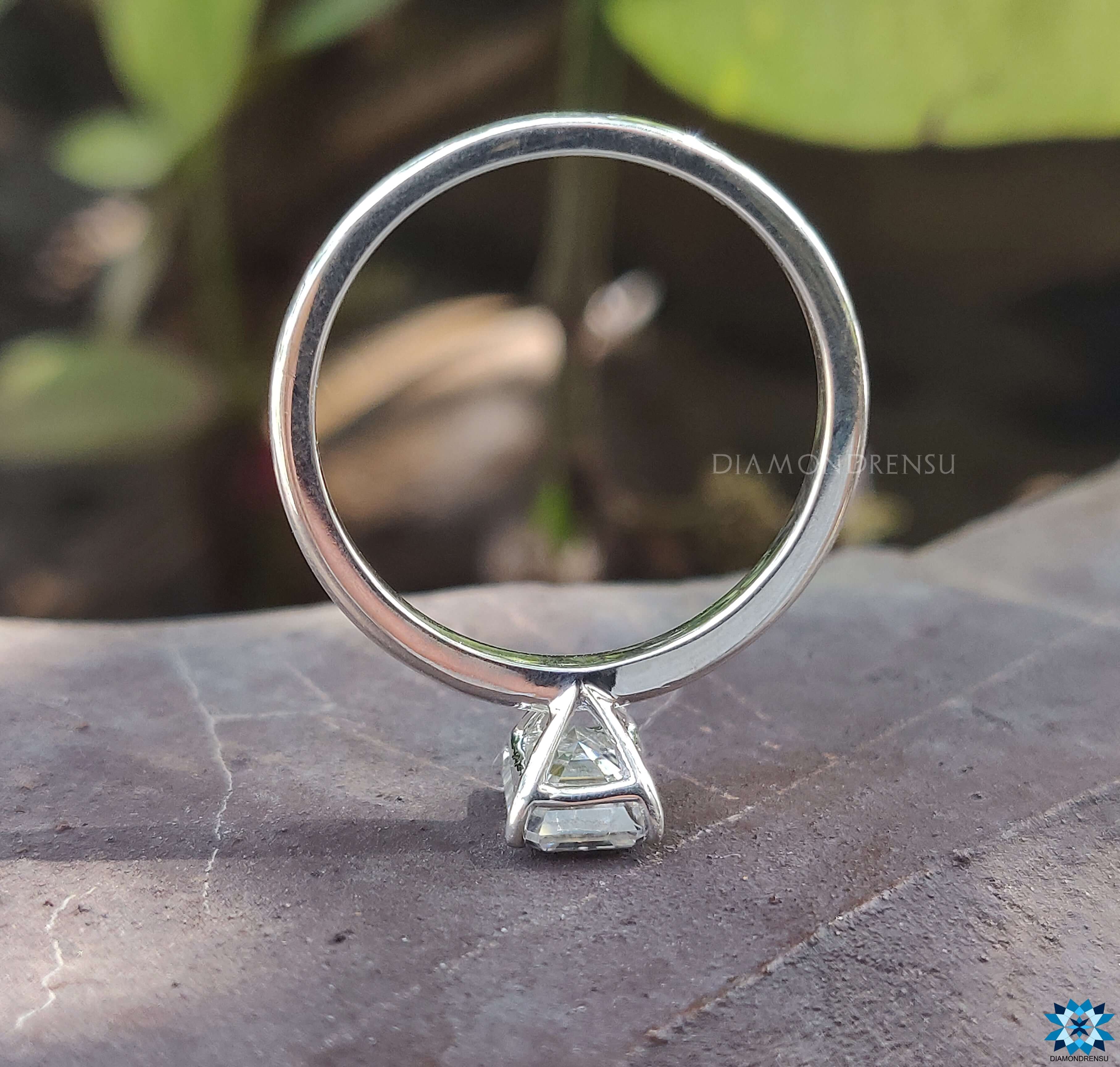 Prong setting ring showcasing a secure and stylish design for lasting beauty.