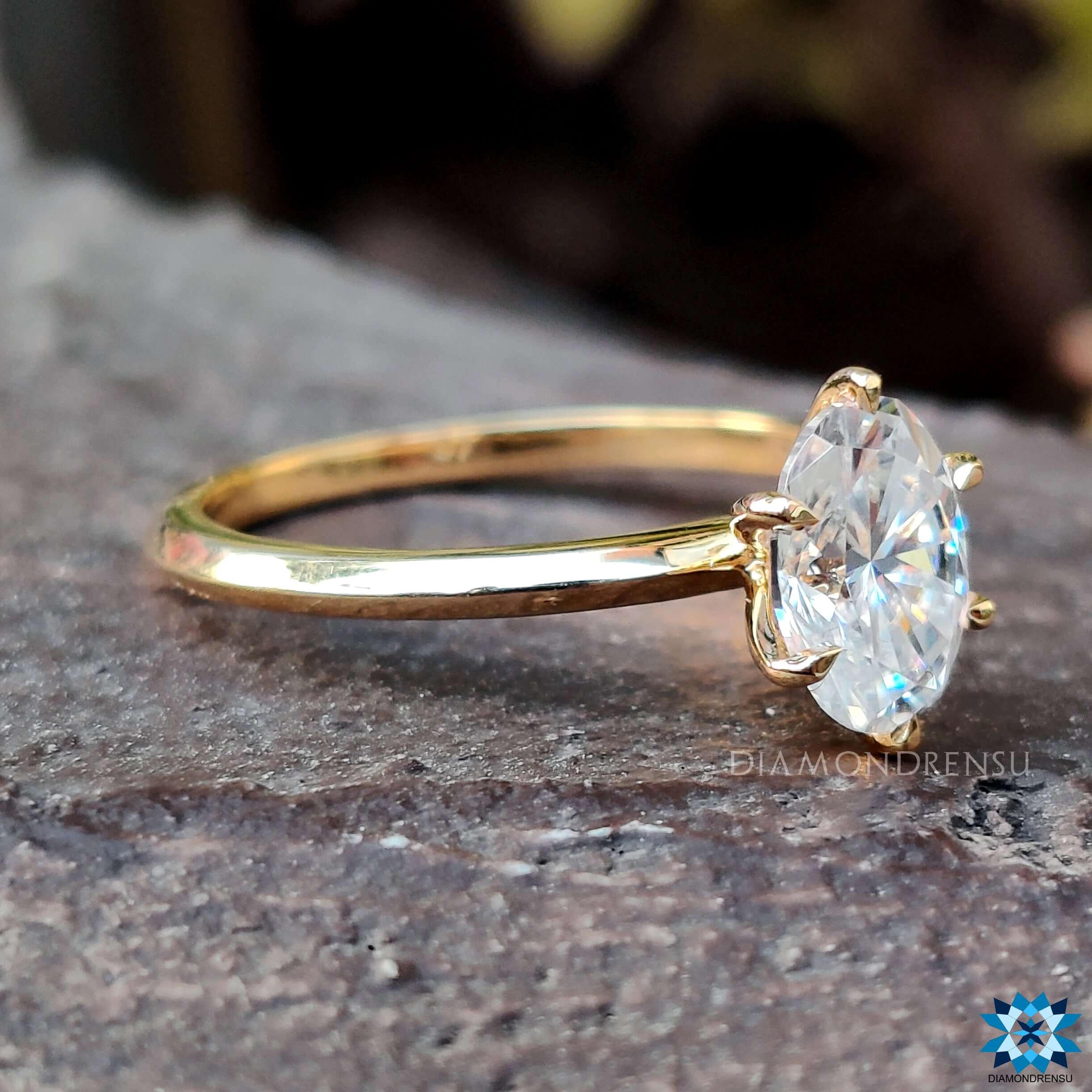 Gold engagement ring with custom design