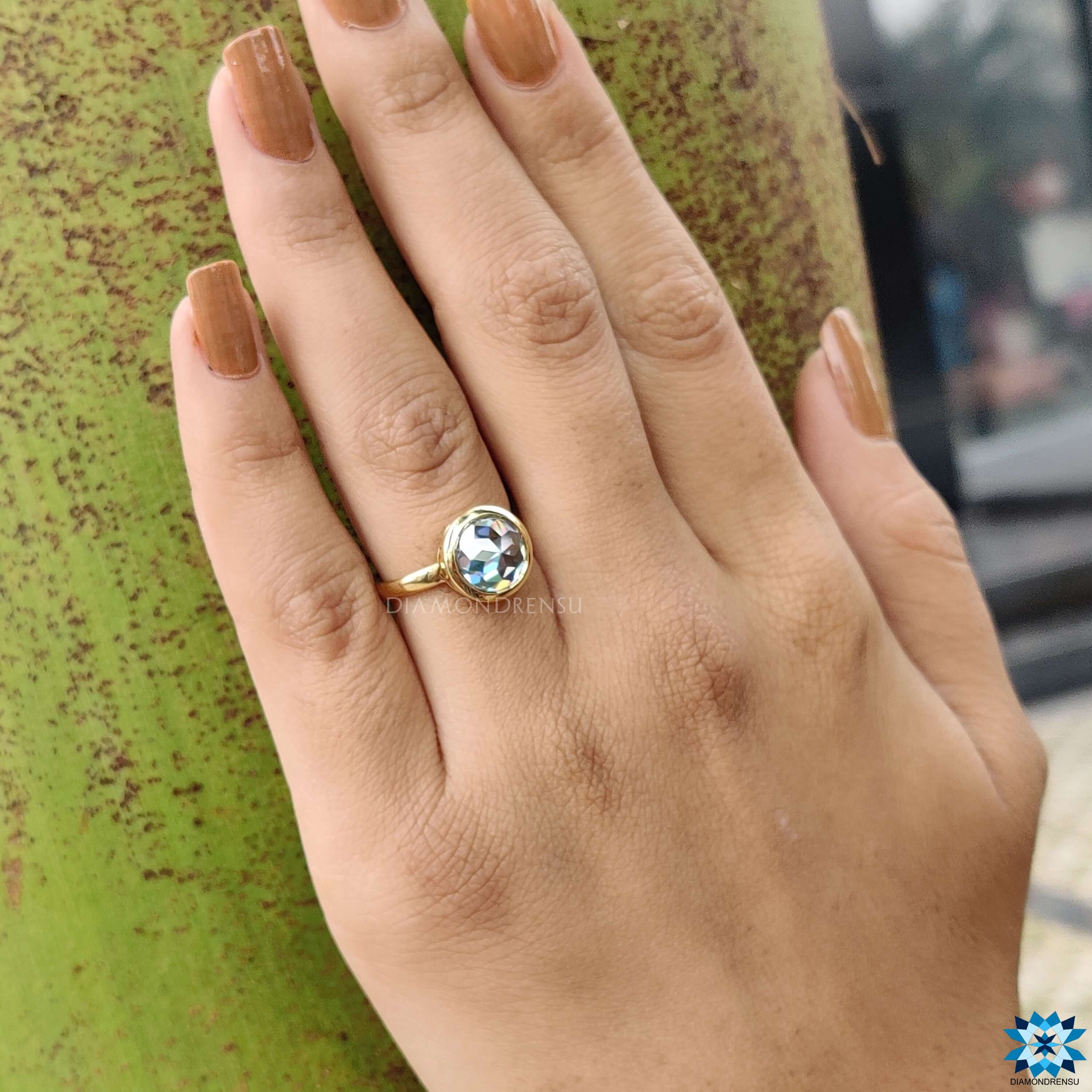 Round Cut Moissanite Ring with timeless beauty.