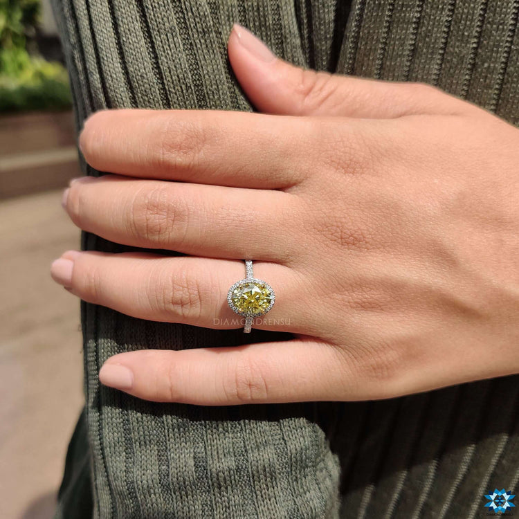 Four prong setting holding an oval cut moissanite gemstone.