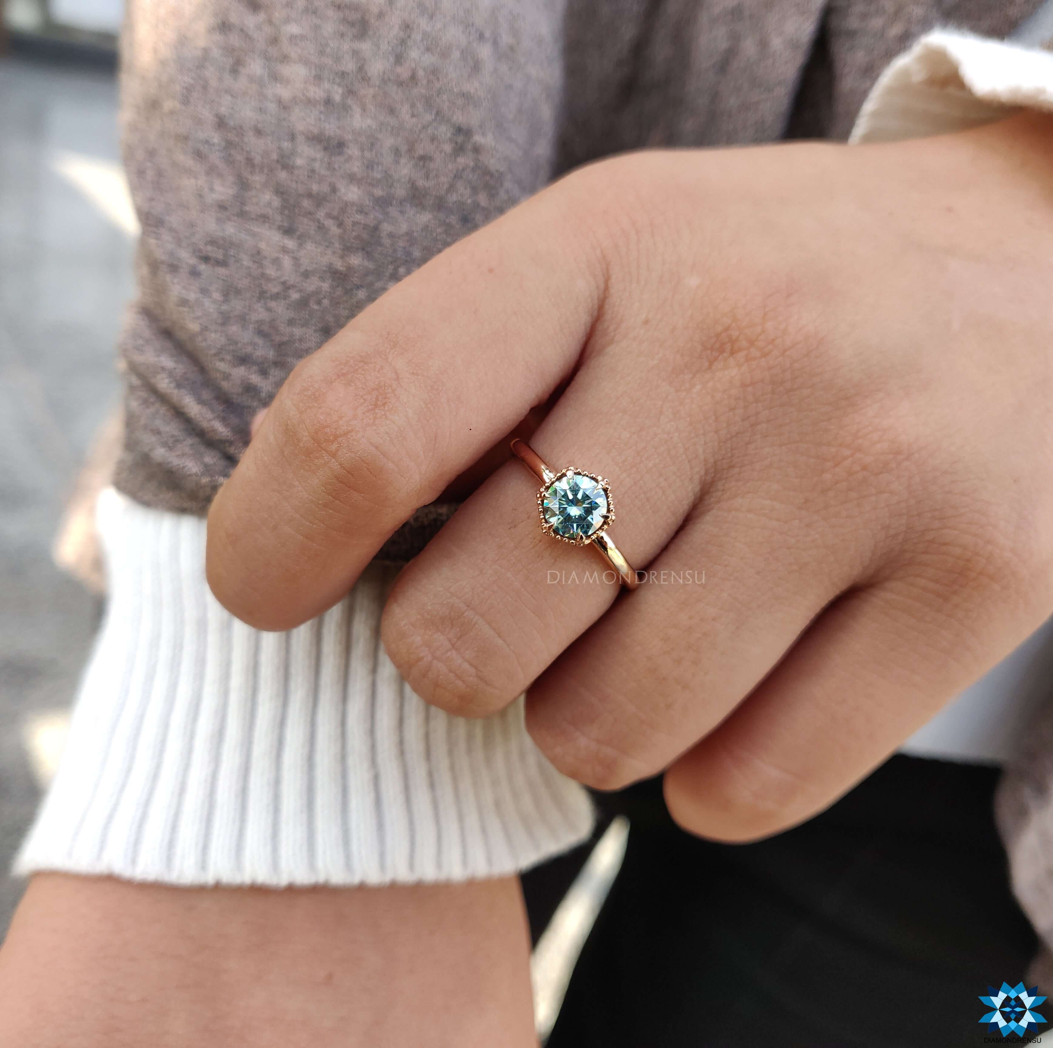 milgrain ring classic round solitaire engagement ring 6 Claw Prong Set