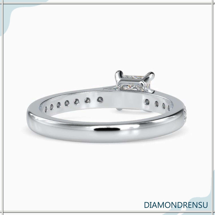 Handmade jewellery with white gold and princess cut.