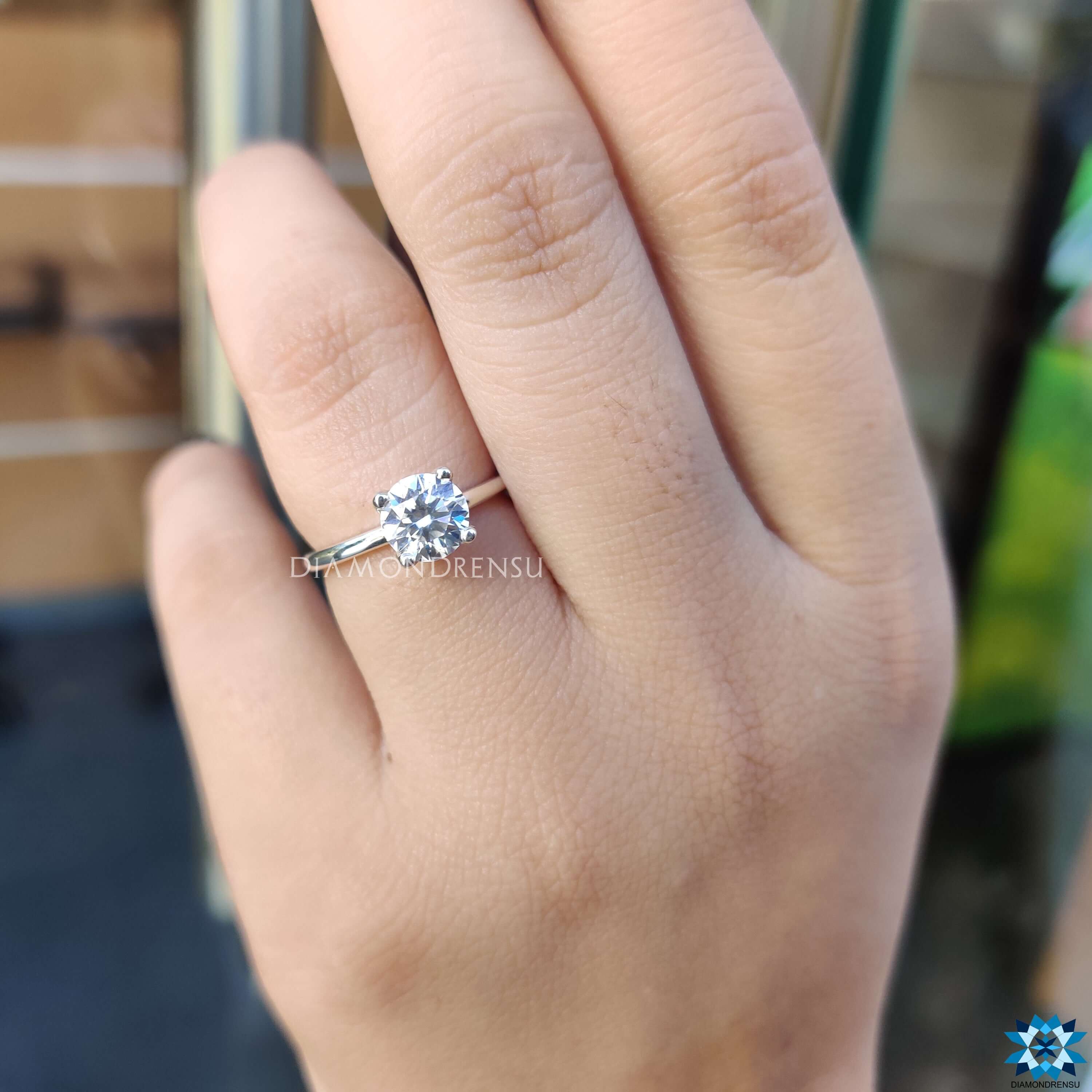 Diamondrensu UK handmade round moissanite ring.