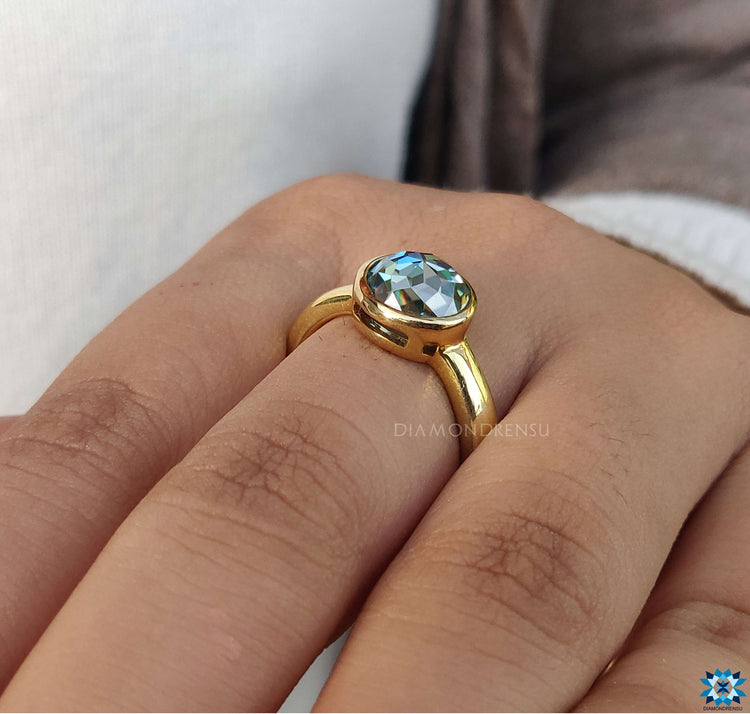 Buy engagement ring that symbolises love and commitment effortlessly.
