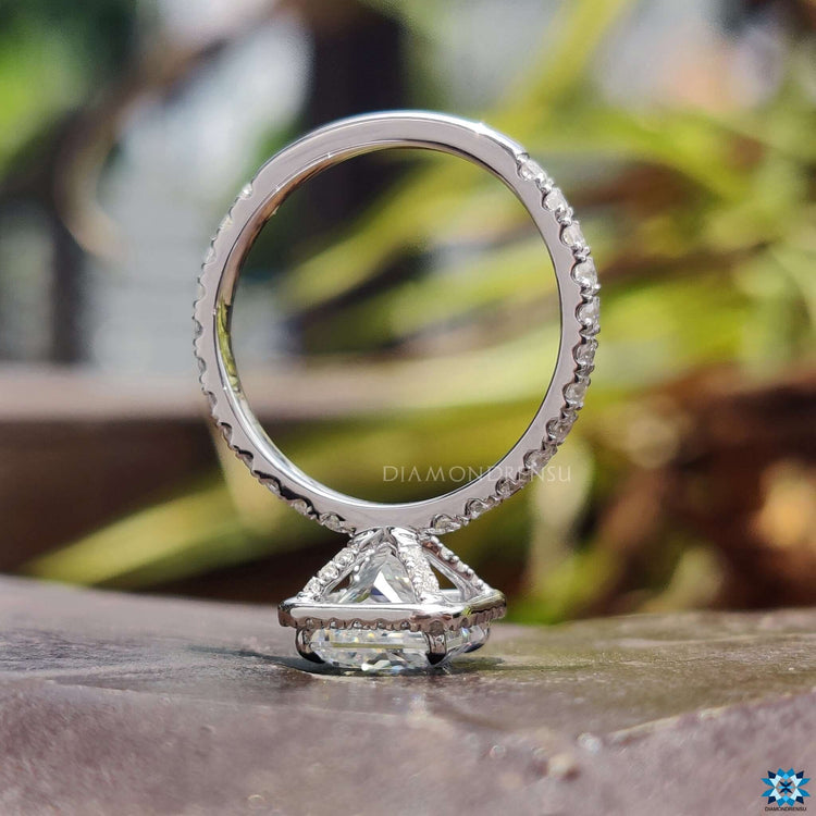 4 claw prong moissanite ring.