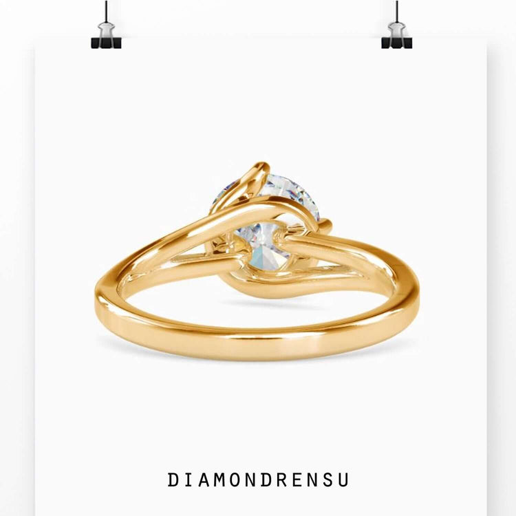 Diamondrensu UK engagement ring with round solitaire style.