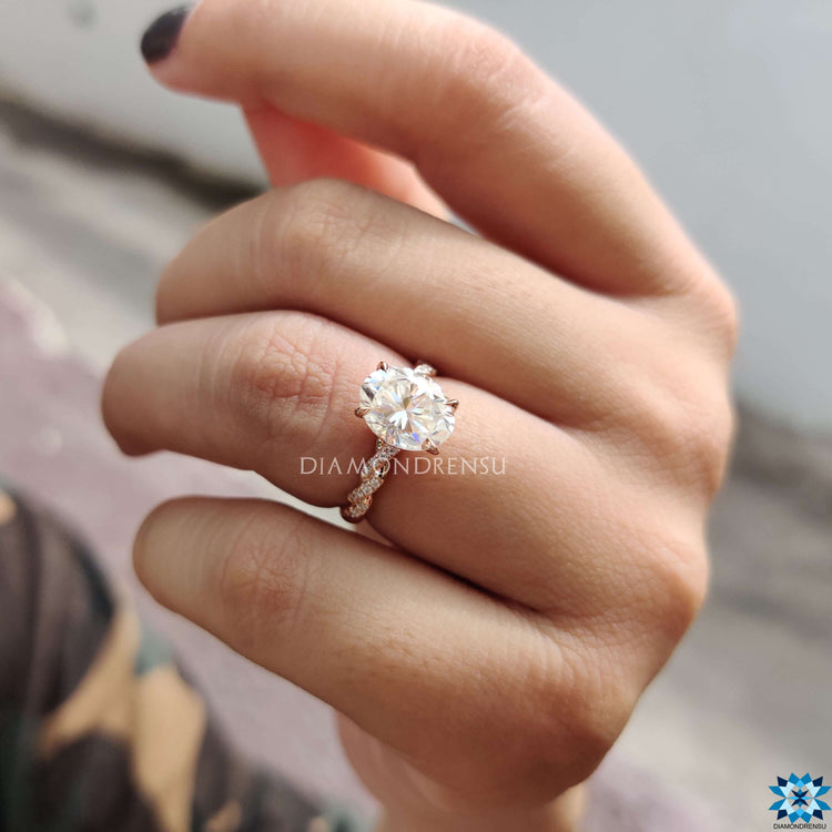 Diamondrensu UK engagement ring with oval and round moissanites.