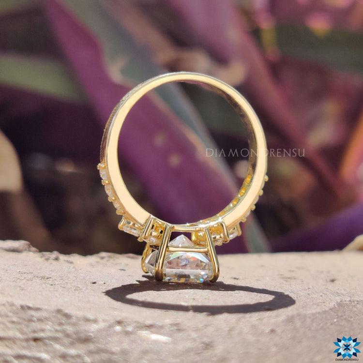Diamondrensu UK radiant moissanite engagement ring.