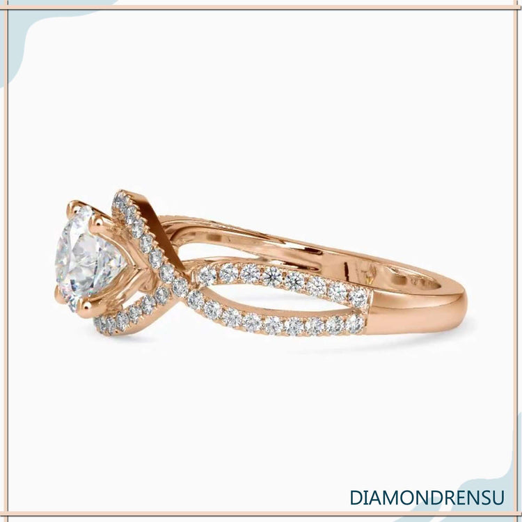 Round cut pavé band designed for everyday wear.