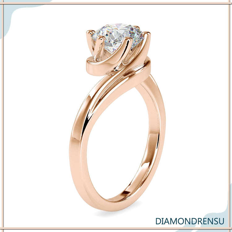 Diamondrensu UK engagement ring with bypass round diamond.