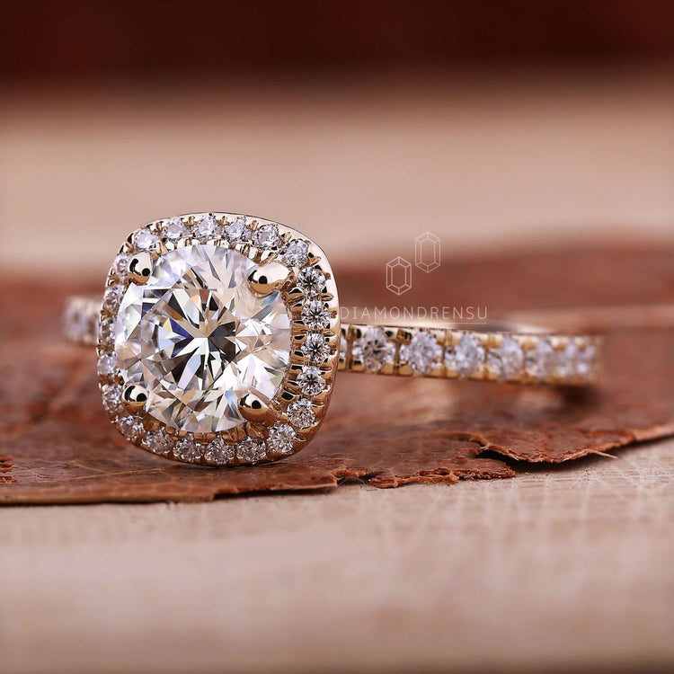 Diamond Ring UK with exceptional brilliance and style.