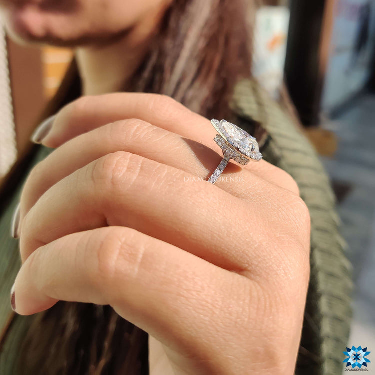 Teardrop ring with 3 prong setting in white gold.