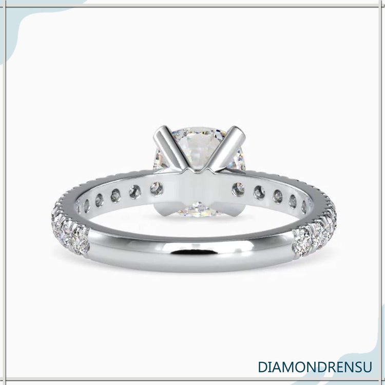 Prong setting ring with IGI certified diamond centre.