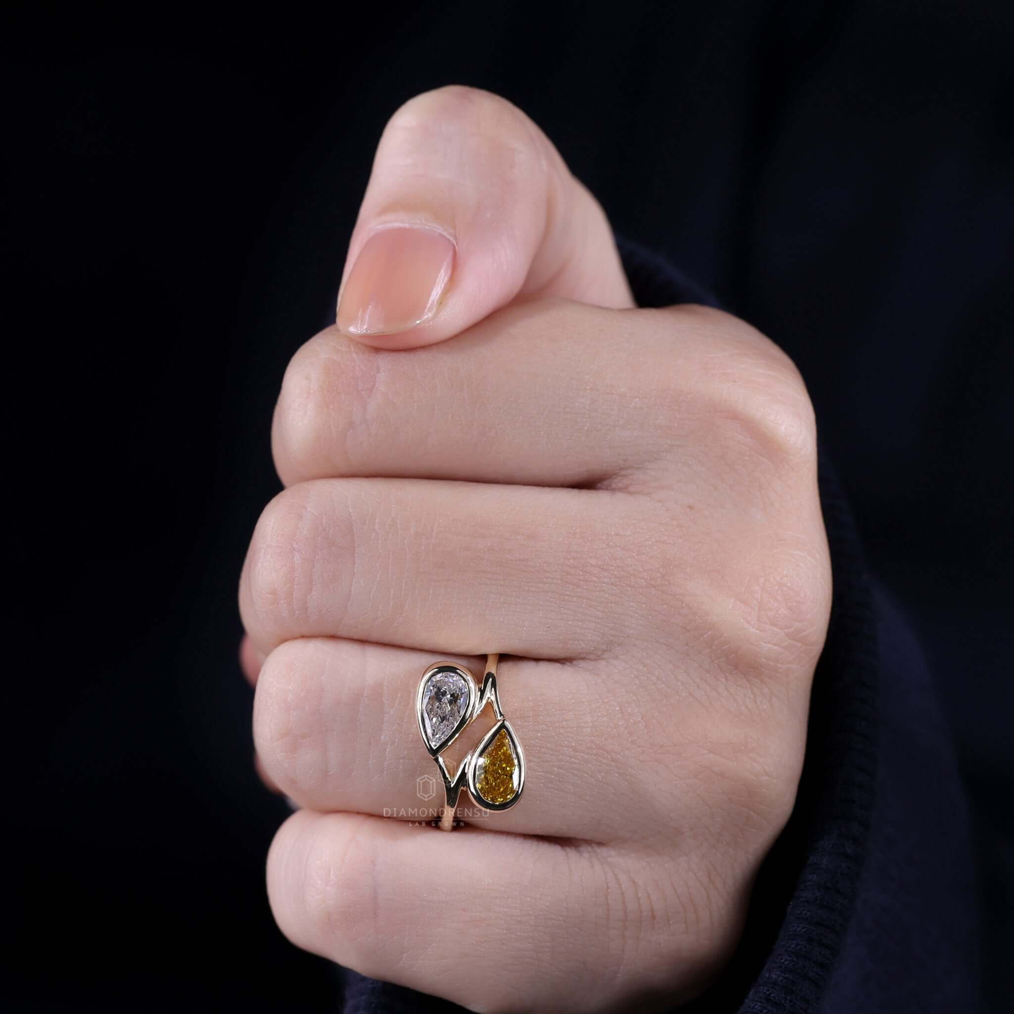 Exquisite toi et moi diamond ring for your special moments.