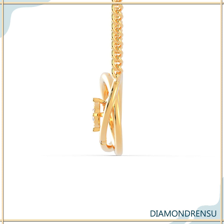 Two round diamond pendant in interlocking gold chain style.