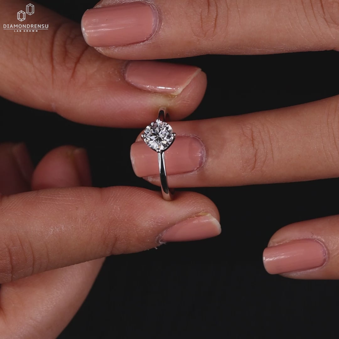 Round cut diamond in white gold setting.