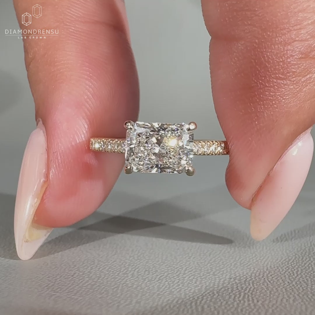 Round diamond engagement ring in classic setting