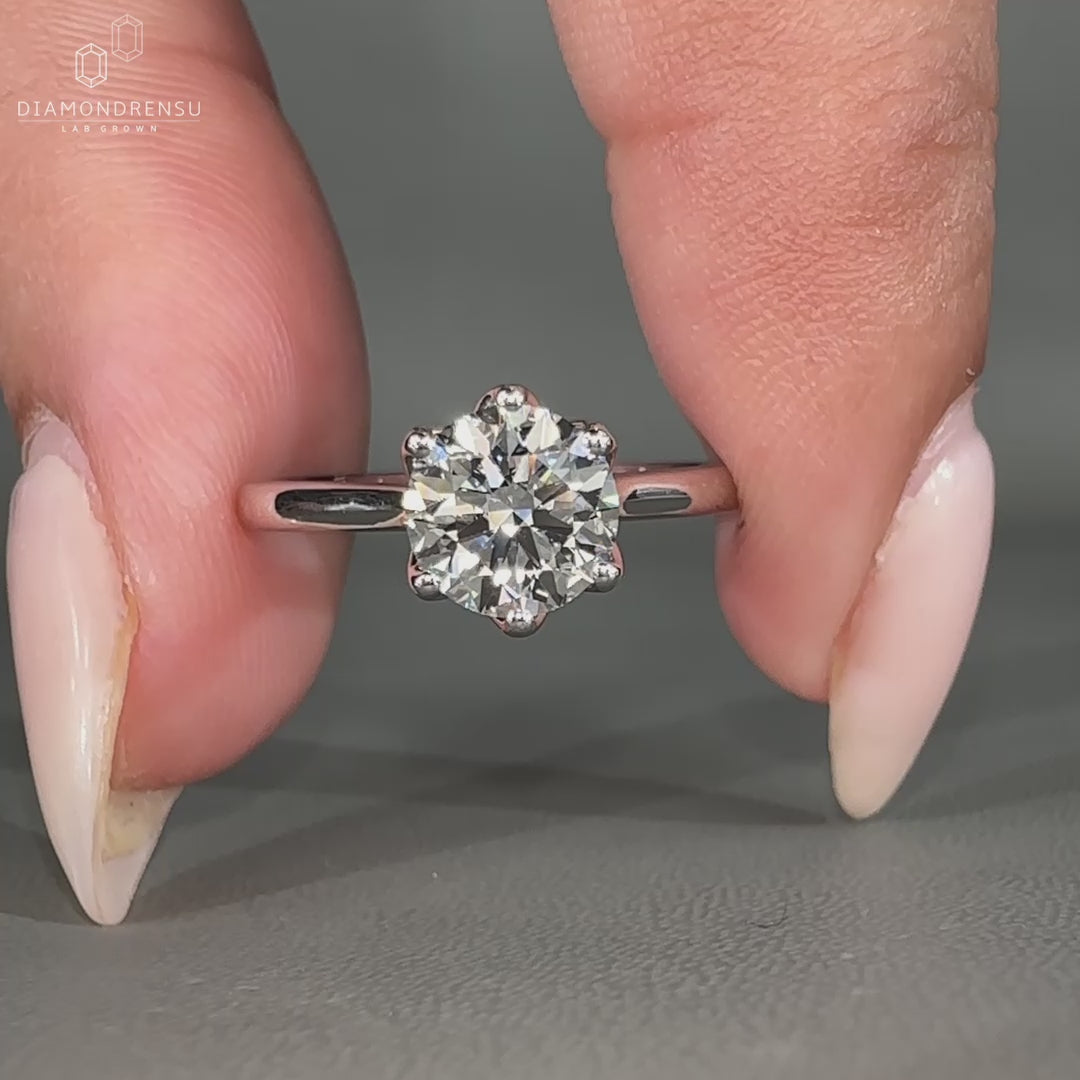 6 prong round diamond ring with classic design