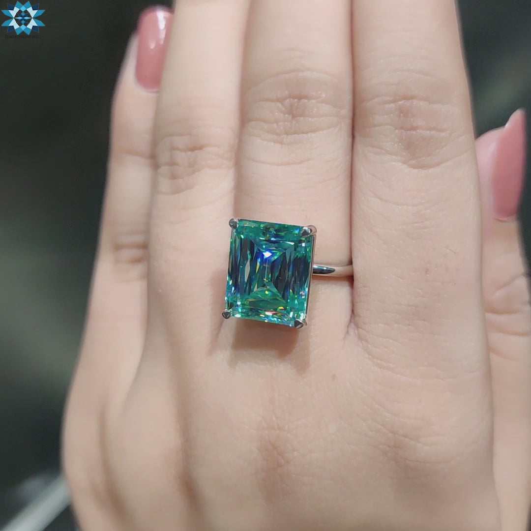 Diamondrensu UK ring showcasing a solitaire criss cut moissanite.
