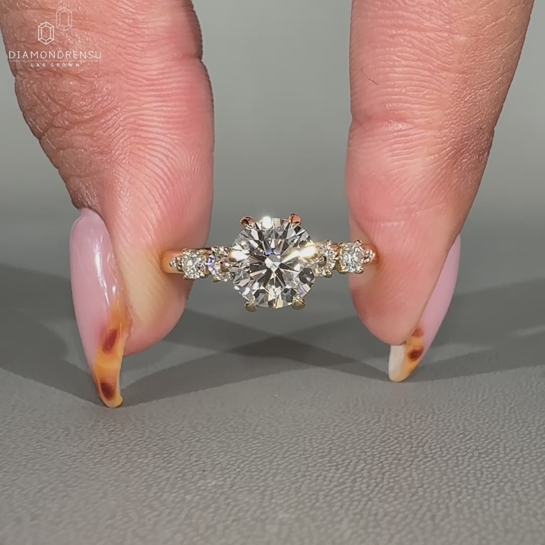 6 Claw Prong Setting used for round diamond placement.