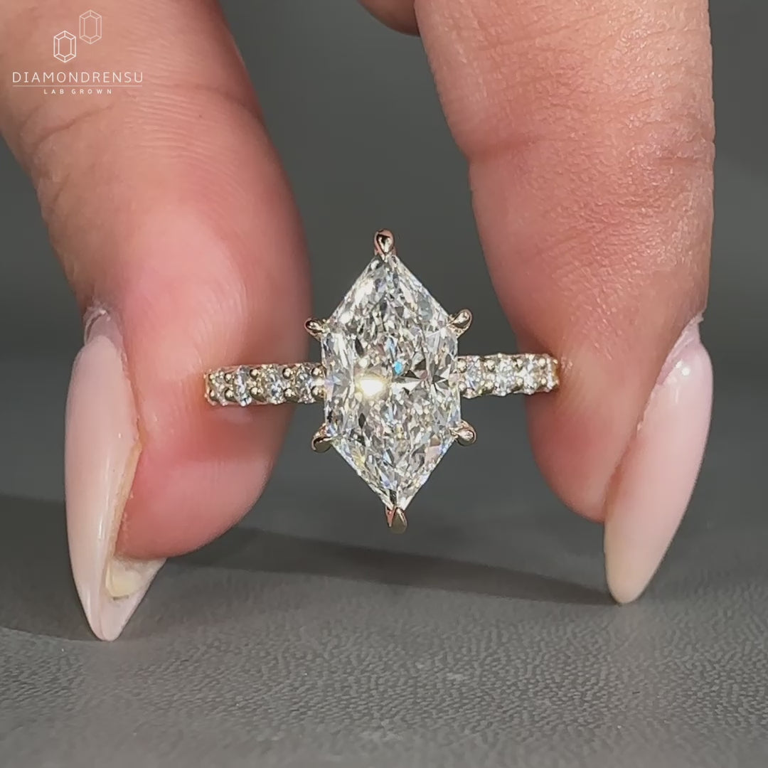 Yellow gold ring with 6 claw prong setting