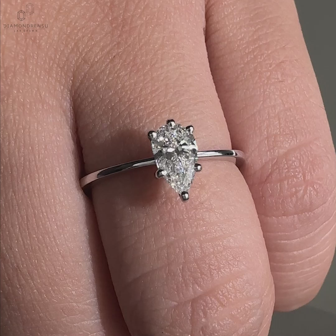 Diamondrensu UK engagement ring for women featuring IGI certification.