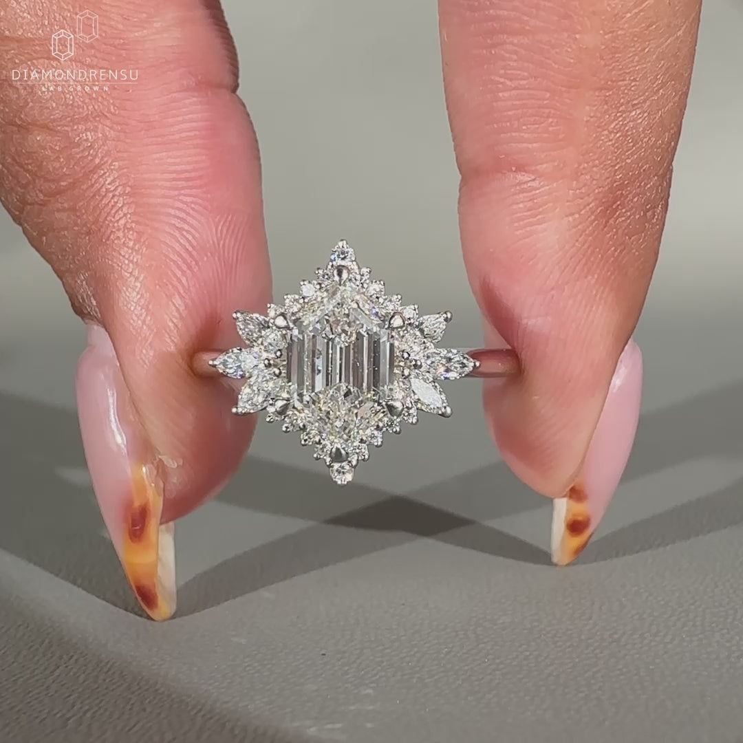 Round diamond ring in classic prong setting