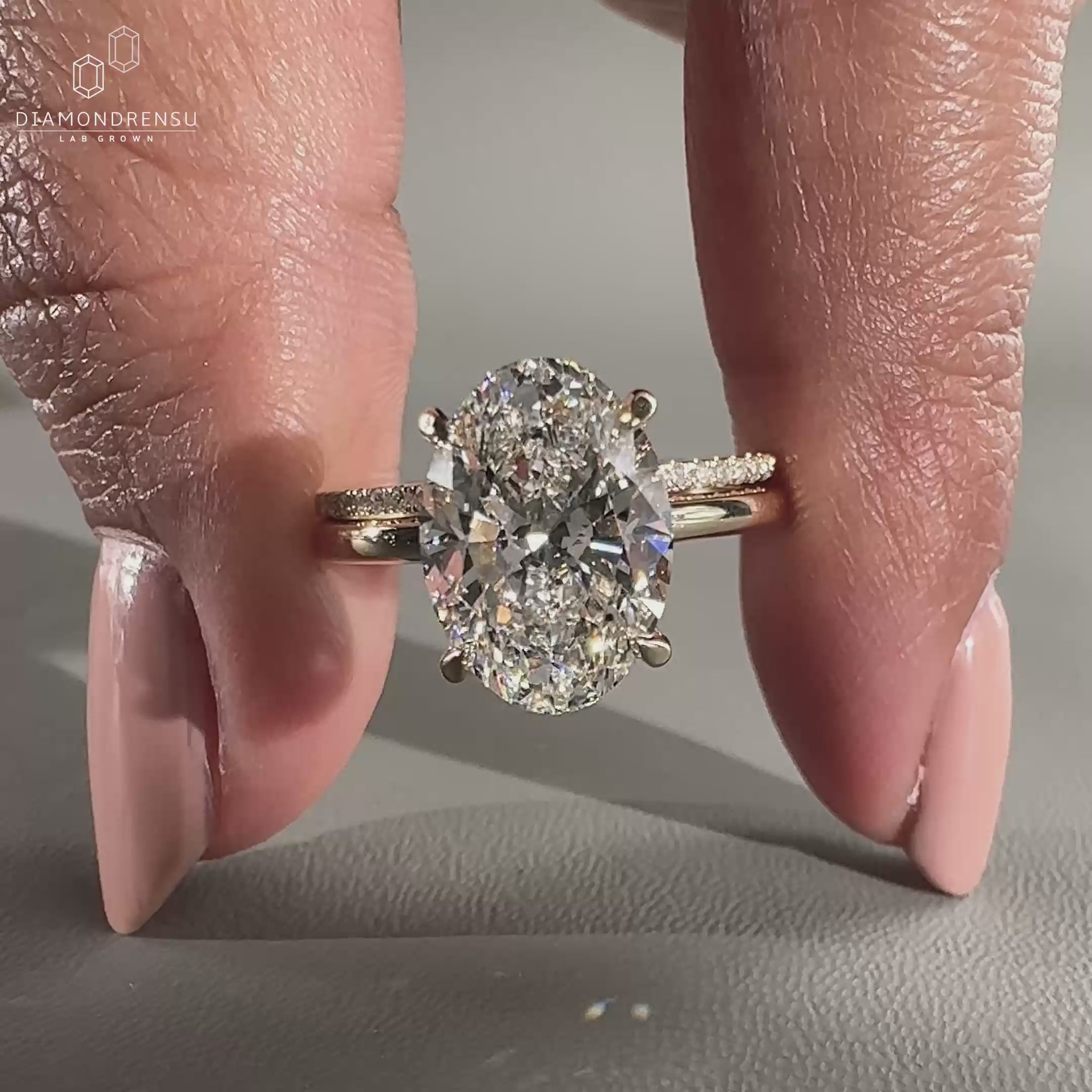 Solitaire engagement ring with 4 prong claw setting ring design.